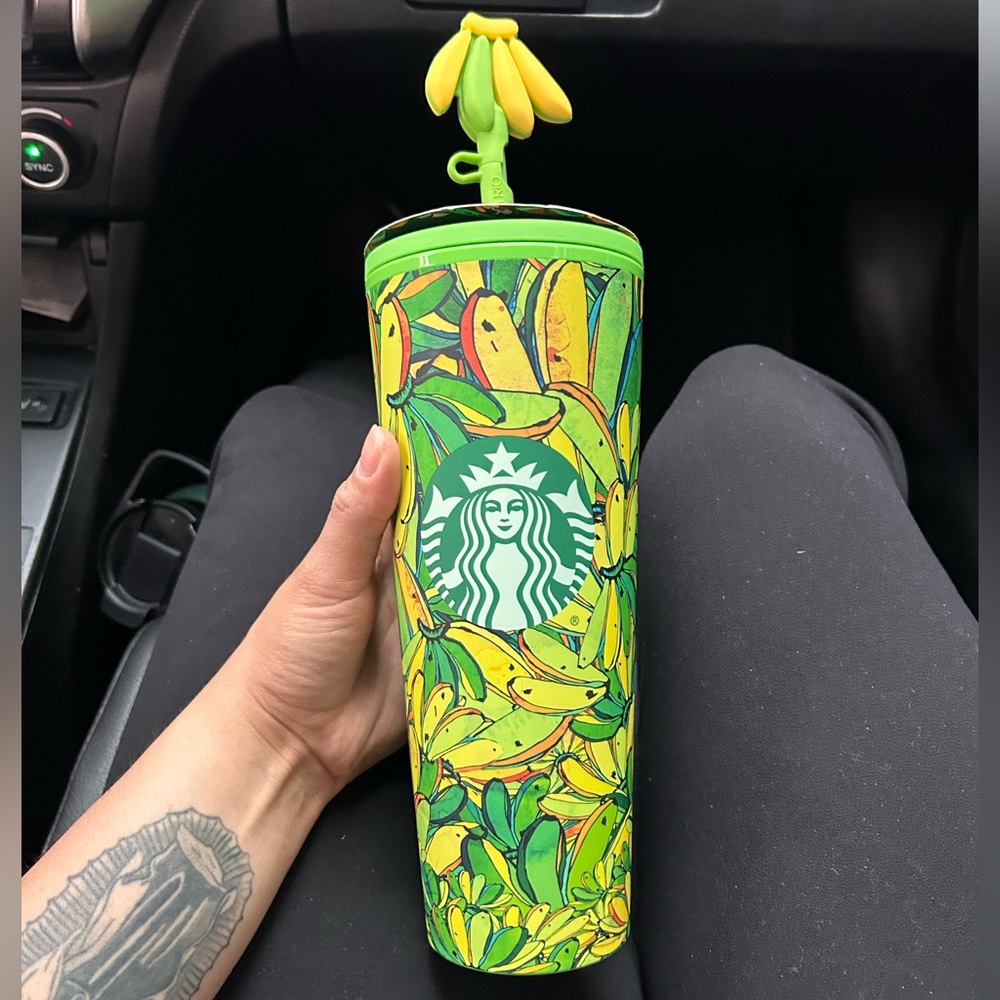 💚🍌 FARMRIO + Starbucks Green and Yellow Banana Tumbler w/ Banana Straw Cover 🍌💚